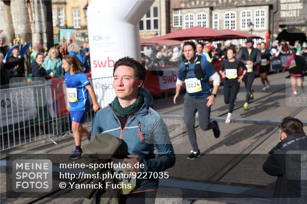 05.10.2025 - 20. swb-Marathon Bremen Yannick Fuchs http://msf.ph/oto/9227035 05.10.2025 10:58:00 Ziel 9221, 9568, 9719, 10219, 10341, 10651, 10703, 10834, 10890, 10975, 11023, 11116, 11301, 11457, 11469, 11564, 11575, 11744 meine-sportfotos.de
