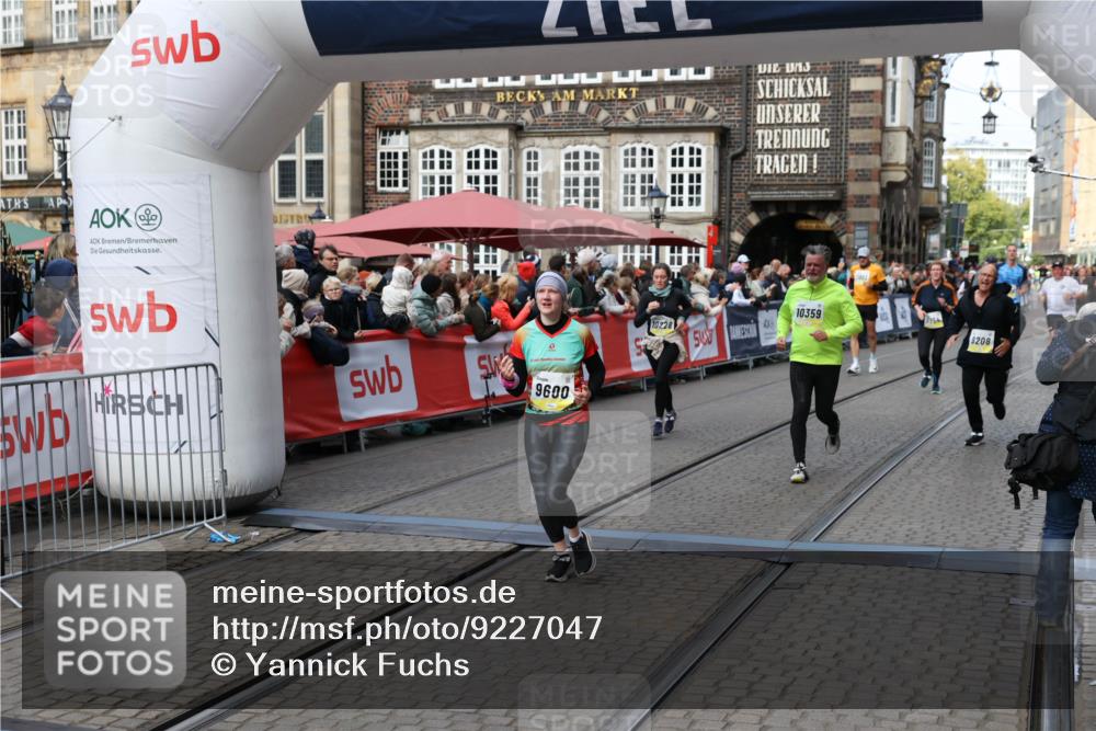 05.10.2025 - 20. swb-Marathon Bremen Yannick Fuchs http://msf.ph/oto/9227047 05.10.2025 11:01:06 Ziel 9208, 9600, 9954, 10228, 10258, 10359 meine-sportfotos.de