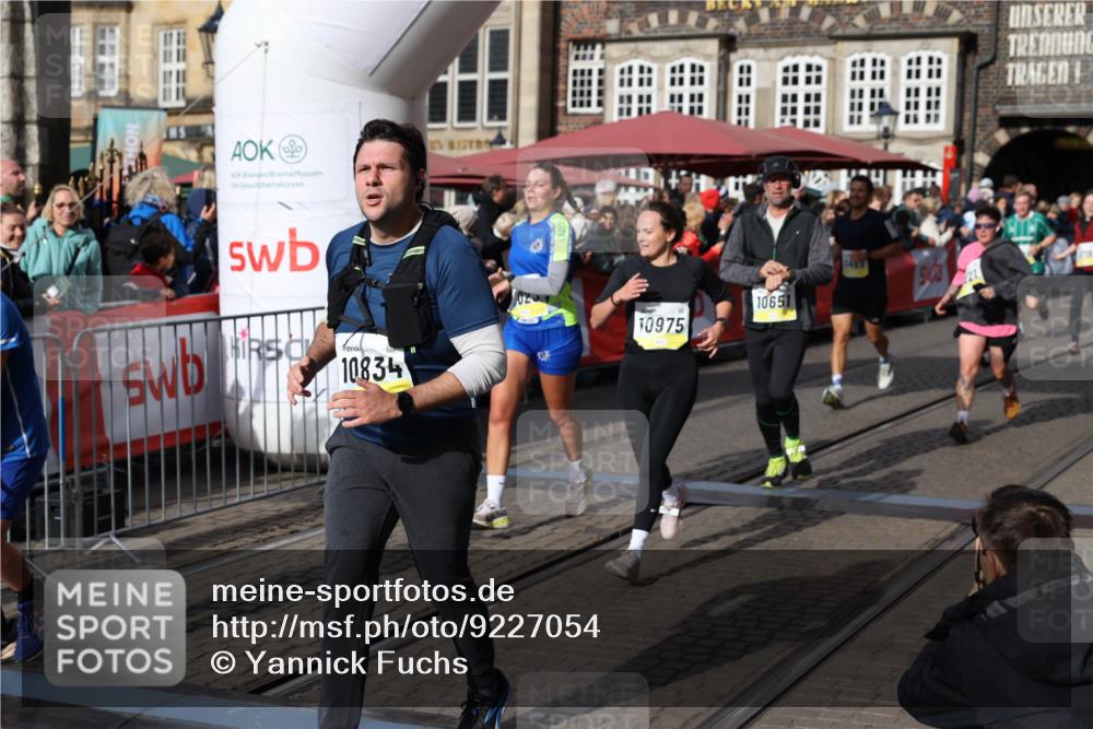 05.10.2025 - 20. swb-Marathon Bremen Yannick Fuchs http://msf.ph/oto/9227054 05.10.2025 10:58:00 Ziel 9221, 9568, 9719, 10219, 10341, 10651, 10703, 10834, 10890, 10975, 11023, 11116, 11301, 11457, 11469, 11564, 11575, 11744 meine-sportfotos.de