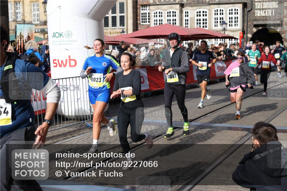 05.10.2025 - 20. swb-Marathon Bremen Yannick Fuchs http://msf.ph/oto/9227066 05.10.2025 10:58:01 Ziel 9221, 9568, 9719, 10219, 10651, 10703, 10834, 10890, 10975, 11023, 11116, 11301, 11457, 11469, 11564, 11575, 11744 meine-sportfotos.de