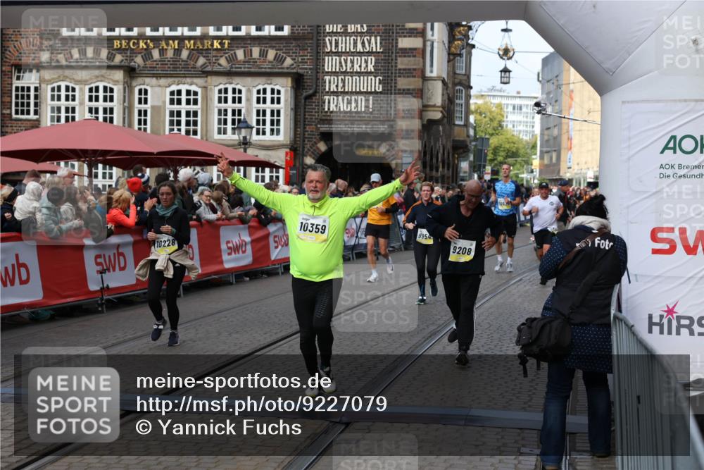 05.10.2025 - 20. swb-Marathon Bremen Yannick Fuchs http://msf.ph/oto/9227079 05.10.2025 11:01:07 Ziel 9208, 9305, 9600, 9954, 10228, 10258, 10359 meine-sportfotos.de