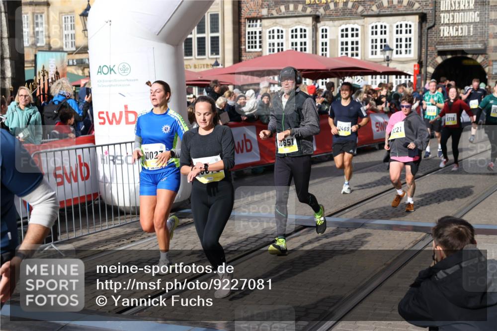 05.10.2025 - 20. swb-Marathon Bremen Yannick Fuchs http://msf.ph/oto/9227081 05.10.2025 10:58:01 Ziel 9221, 9568, 9719, 10219, 10651, 10703, 10834, 10890, 10975, 11023, 11116, 11301, 11457, 11469, 11564, 11575, 11744 meine-sportfotos.de