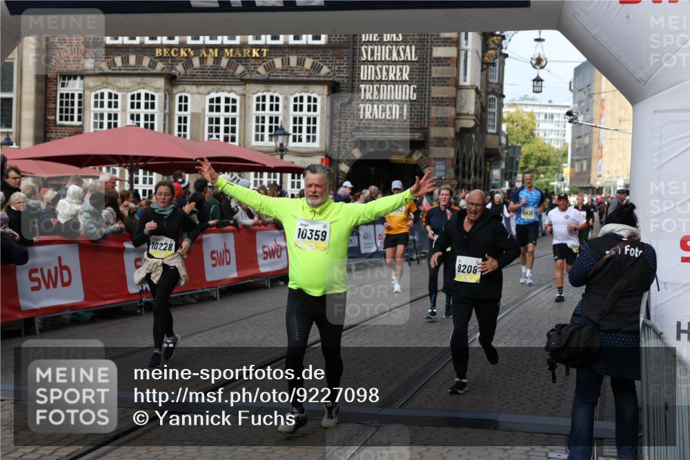 05.10.2025 - 20. swb-Marathon Bremen Yannick Fuchs http://msf.ph/oto/9227098 05.10.2025 11:01:07 Ziel 9208, 9305, 9600, 9954, 10228, 10258, 10359 meine-sportfotos.de