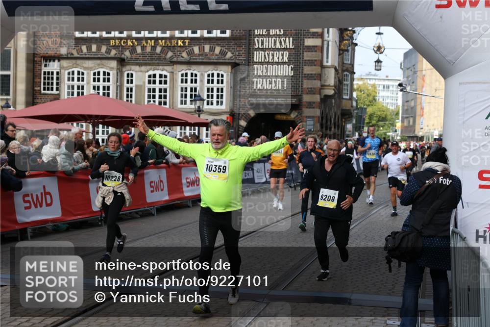 05.10.2025 - 20. swb-Marathon Bremen Yannick Fuchs http://msf.ph/oto/9227101 05.10.2025 11:01:07 Ziel 9208, 9305, 9600, 9954, 10228, 10258, 10359 meine-sportfotos.de