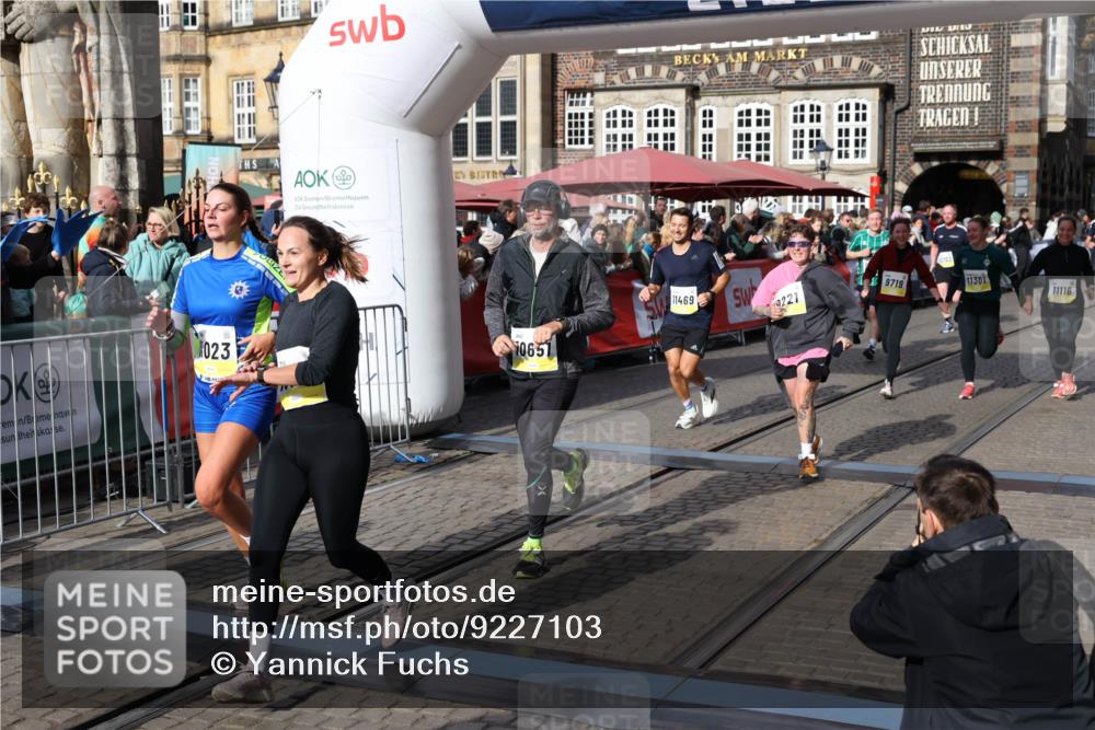 05.10.2025 - 20. swb-Marathon Bremen Yannick Fuchs http://msf.ph/oto/9227103 05.10.2025 10:58:01 Ziel 9221, 9568, 9719, 10219, 10651, 10703, 10834, 10890, 10975, 11023, 11116, 11301, 11457, 11469, 11564, 11575, 11744 meine-sportfotos.de