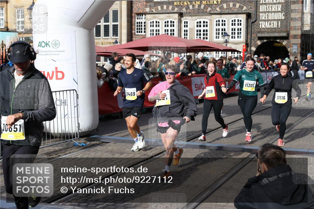 05.10.2025 - 20. swb-Marathon Bremen Yannick Fuchs http://msf.ph/oto/9227112 05.10.2025 10:58:02 Ziel 9221, 9568, 9719, 10219, 10577, 10651, 10703, 10834, 10890, 10975, 11023, 11116, 11301, 11457, 11469, 11564, 11575, 11663, 11744 meine-sportfotos.de