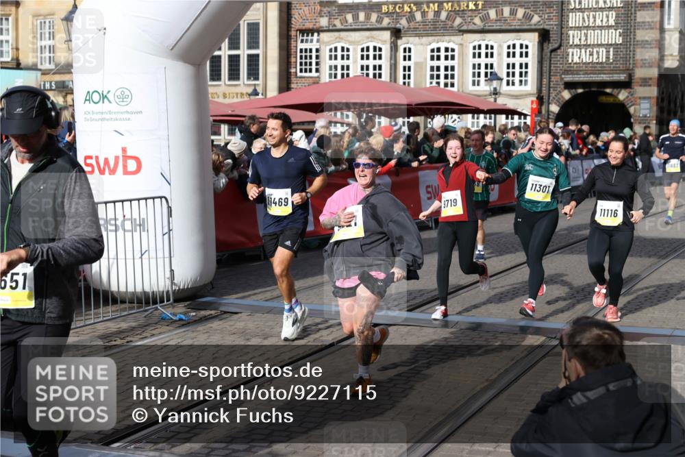 05.10.2025 - 20. swb-Marathon Bremen Yannick Fuchs http://msf.ph/oto/9227115 05.10.2025 10:58:02 Ziel 9221, 9568, 9719, 10219, 10577, 10651, 10703, 10834, 10890, 10975, 11023, 11116, 11301, 11457, 11469, 11564, 11575, 11663, 11744 meine-sportfotos.de