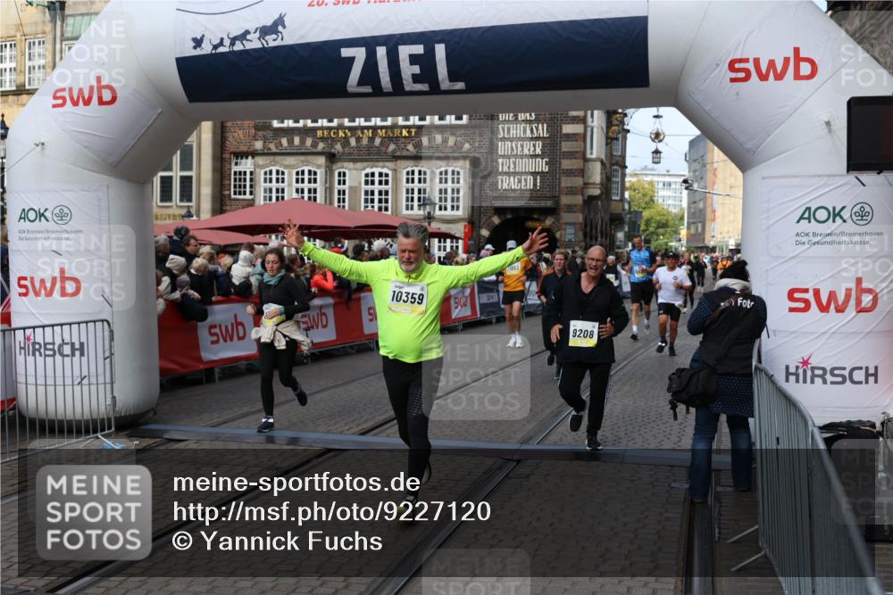 05.10.2025 - 20. swb-Marathon Bremen Yannick Fuchs http://msf.ph/oto/9227120 05.10.2025 11:01:08 Ziel 9208, 9305, 9600, 9954, 10228, 10258, 10359, 11053 meine-sportfotos.de