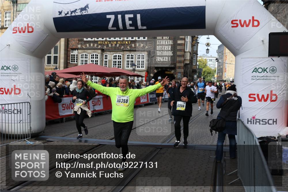 05.10.2025 - 20. swb-Marathon Bremen Yannick Fuchs http://msf.ph/oto/9227131 05.10.2025 11:01:08 Ziel 9208, 9305, 9600, 9954, 10228, 10258, 10359, 11053 meine-sportfotos.de