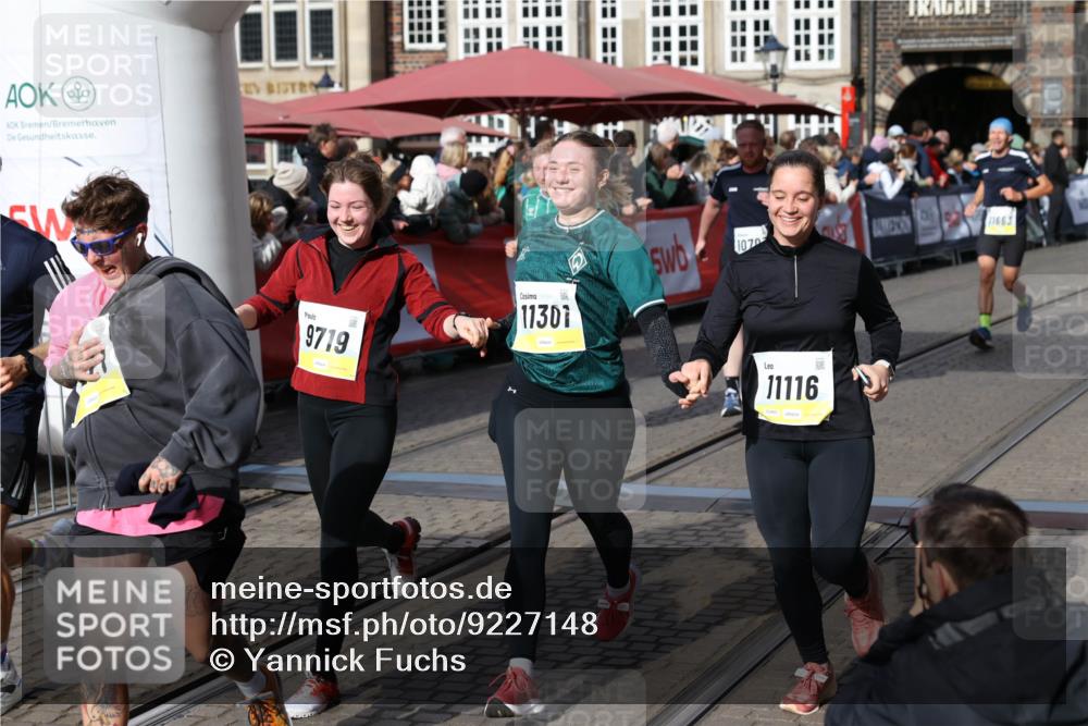 05.10.2025 - 20. swb-Marathon Bremen Yannick Fuchs http://msf.ph/oto/9227148 05.10.2025 10:58:03 Ziel 9221, 9568, 9719, 10219, 10577, 10651, 10703, 10834, 10890, 10975, 11023, 11116, 11301, 11469, 11564, 11575, 11663 meine-sportfotos.de