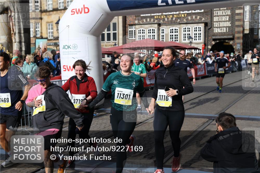 05.10.2025 - 20. swb-Marathon Bremen Yannick Fuchs http://msf.ph/oto/9227169 05.10.2025 10:58:04 Ziel 9221, 9568, 9719, 10219, 10577, 10651, 10703, 10834, 10975, 11023, 11116, 11301, 11469, 11564, 11663 meine-sportfotos.de