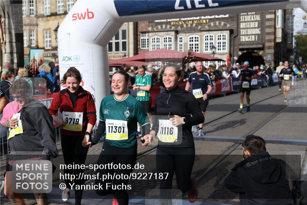 05.10.2025 - 20. swb-Marathon Bremen Yannick Fuchs http://msf.ph/oto/9227187 05.10.2025 10:58:04 Ziel 9221, 9568, 9719, 10219, 10577, 10651, 10703, 10834, 10975, 11023, 11116, 11301, 11469, 11564, 11663 meine-sportfotos.de
