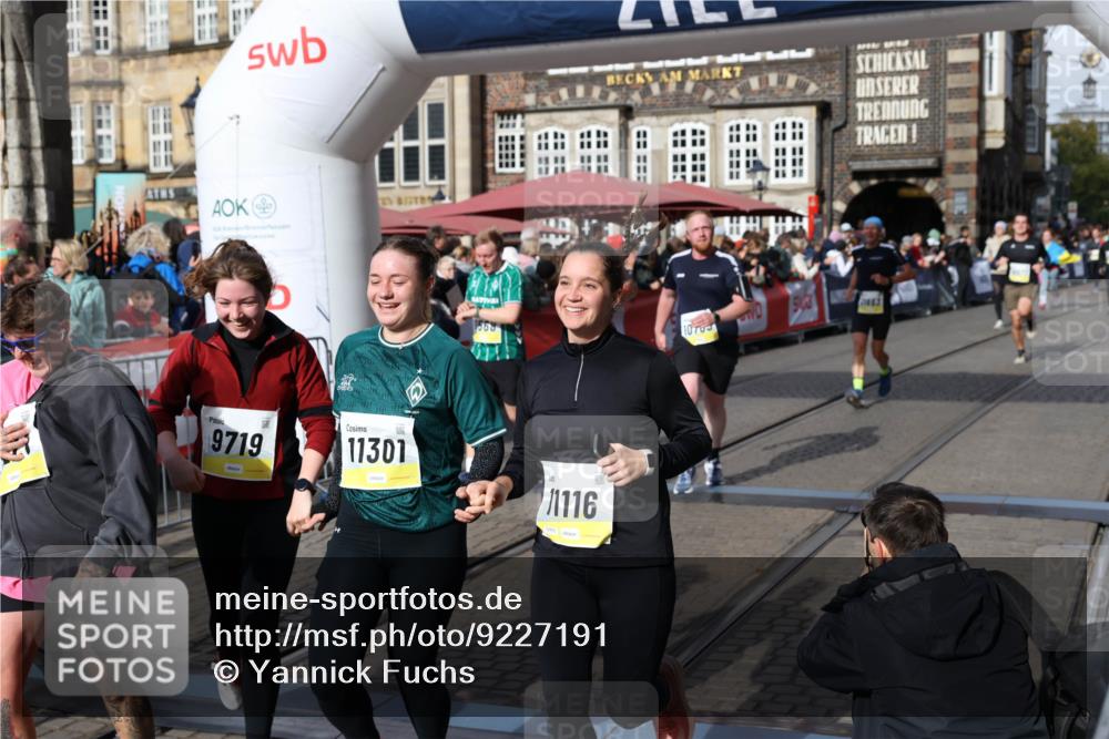 05.10.2025 - 20. swb-Marathon Bremen Yannick Fuchs http://msf.ph/oto/9227191 05.10.2025 10:58:04 Ziel 9221, 9568, 9719, 10219, 10577, 10651, 10703, 10834, 10975, 11023, 11116, 11301, 11469, 11564, 11663 meine-sportfotos.de