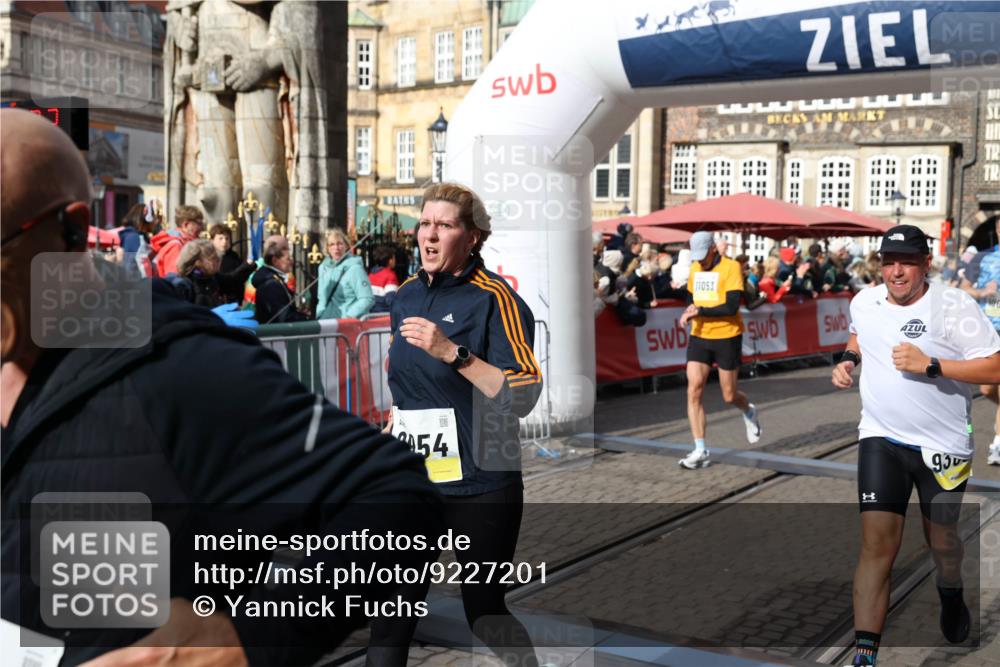 05.10.2025 - 20. swb-Marathon Bremen Yannick Fuchs http://msf.ph/oto/9227201 05.10.2025 11:01:11 Ziel 9208, 9305, 9600, 9954, 10228, 10359, 10477, 10630, 11053, 11719 meine-sportfotos.de