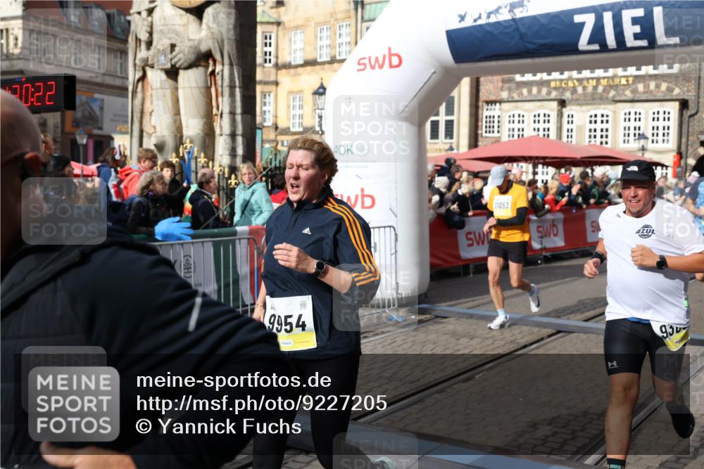 05.10.2025 - 20. swb-Marathon Bremen Yannick Fuchs http://msf.ph/oto/9227205 05.10.2025 11:01:11 Ziel 9208, 9305, 9600, 9954, 10228, 10359, 10477, 10630, 11053, 11719 meine-sportfotos.de