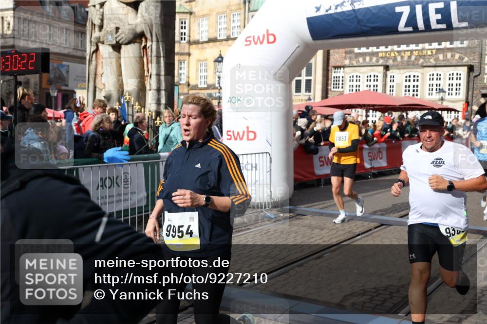 05.10.2025 - 20. swb-Marathon Bremen Yannick Fuchs http://msf.ph/oto/9227210 05.10.2025 11:01:11 Ziel 9208, 9305, 9600, 9954, 10228, 10359, 10477, 10630, 11053, 11719 meine-sportfotos.de