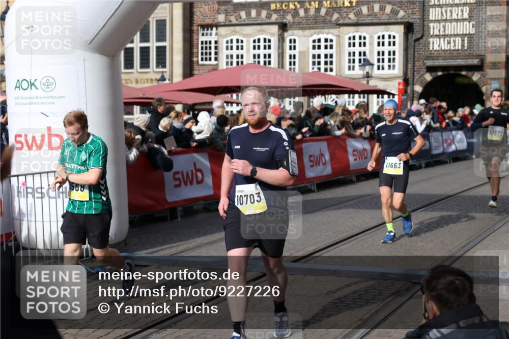 05.10.2025 - 20. swb-Marathon Bremen Yannick Fuchs http://msf.ph/oto/9227226 05.10.2025 10:58:05 Ziel 9221, 9568, 9719, 10577, 10651, 10703, 10793, 10834, 10975, 11023, 11116, 11301, 11469, 11663 meine-sportfotos.de