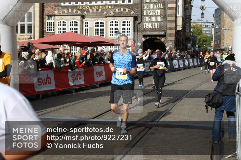 05.10.2025 - 20. swb-Marathon Bremen Yannick Fuchs http://msf.ph/oto/9227231 05.10.2025 11:01:12 Ziel 9208, 9305, 9443, 9600, 9880, 9954, 10228, 10359, 10477, 10630, 11053, 11524, 11719 meine-sportfotos.de