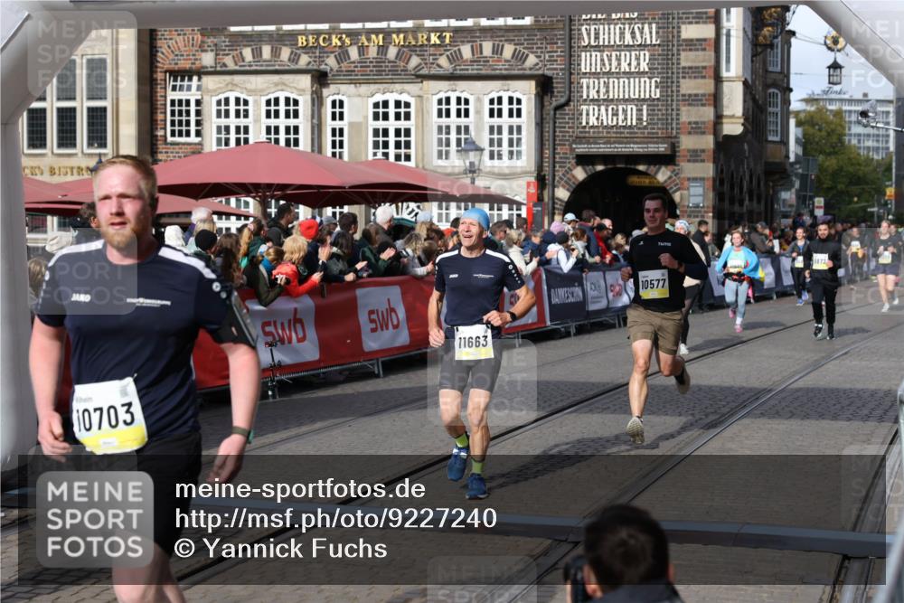 05.10.2025 - 20. swb-Marathon Bremen Yannick Fuchs http://msf.ph/oto/9227240 05.10.2025 10:58:05 Ziel 9221, 9568, 9719, 10577, 10651, 10703, 10793, 10834, 10975, 11023, 11116, 11301, 11469, 11663 meine-sportfotos.de