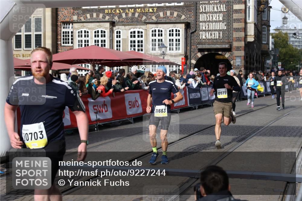 05.10.2025 - 20. swb-Marathon Bremen Yannick Fuchs http://msf.ph/oto/9227244 05.10.2025 10:58:05 Ziel 9221, 9568, 9719, 10577, 10651, 10703, 10793, 10834, 10975, 11023, 11116, 11301, 11469, 11663 meine-sportfotos.de