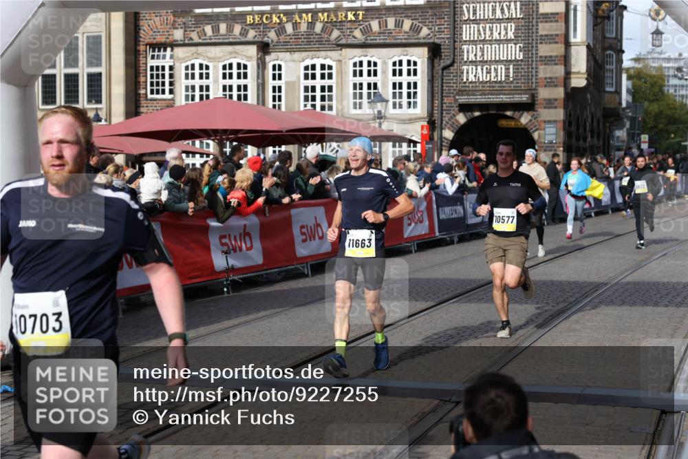 05.10.2025 - 20. swb-Marathon Bremen Yannick Fuchs http://msf.ph/oto/9227255 05.10.2025 10:58:05 Ziel 9221, 9568, 9719, 10577, 10651, 10703, 10793, 10834, 10975, 11023, 11116, 11301, 11469, 11663 meine-sportfotos.de