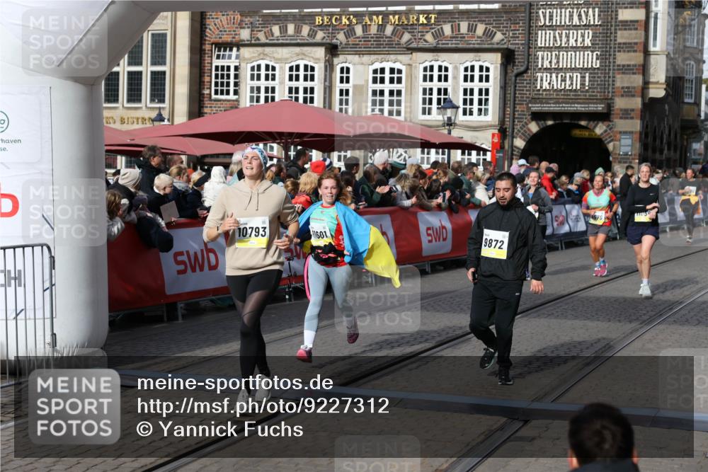 05.10.2025 - 20. swb-Marathon Bremen Yannick Fuchs http://msf.ph/oto/9227312 05.10.2025 10:58:09 Ziel 9568, 9576, 9582, 9719, 9872, 10127, 10395, 10577, 10703, 10793, 11058, 11116, 11301, 11601, 11663 meine-sportfotos.de