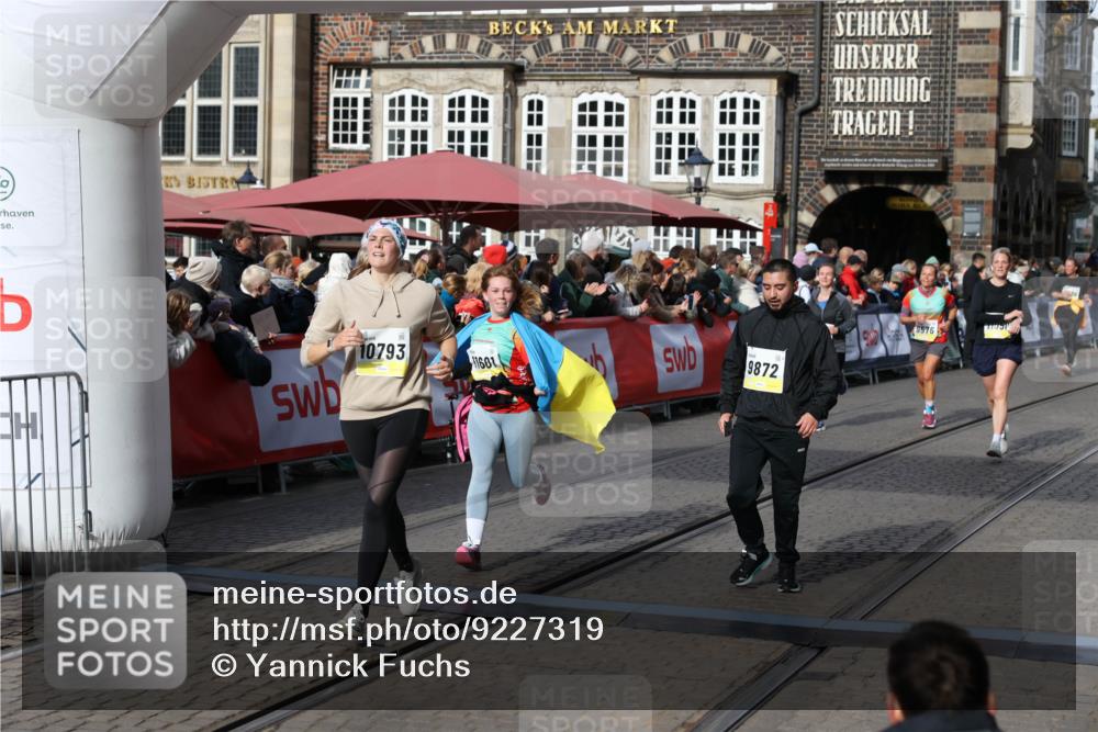 05.10.2025 - 20. swb-Marathon Bremen Yannick Fuchs http://msf.ph/oto/9227319 05.10.2025 10:58:09 Ziel 9568, 9576, 9582, 9719, 9872, 10127, 10395, 10577, 10703, 10793, 11058, 11116, 11301, 11601, 11663 meine-sportfotos.de