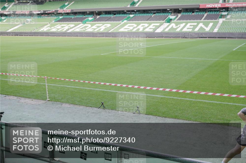 05.10.2025 - 20. swb-Marathon Bremen Michael Burmester http://msf.ph/oto/9227340 05.10.2025 10:21:36 Laufen im Stadion 9429, 9480, 9527, 9565, 9586, 9829, 9833, 10347, 10425, 10501, 10704, 10775, 11021, 11176, 11213, 11465, 11687, 9336, 9596, 10372, 11185, 11188 meine-sportfotos.de