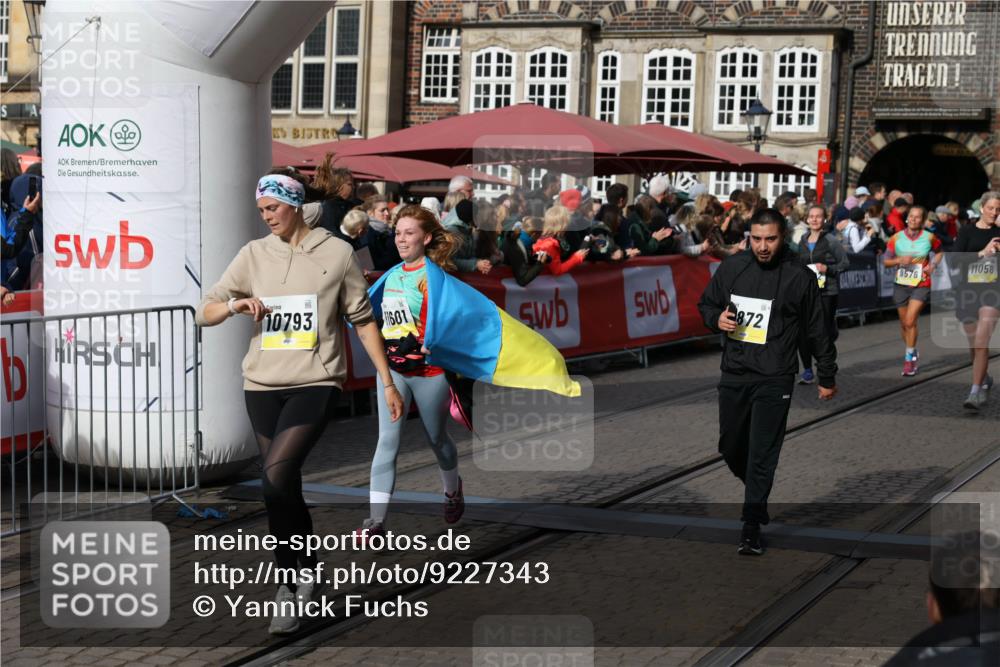 05.10.2025 - 20. swb-Marathon Bremen Yannick Fuchs http://msf.ph/oto/9227343 05.10.2025 10:58:10 Ziel 9568, 9576, 9582, 9872, 10127, 10395, 10459, 10577, 10703, 10793, 11058, 11601, 11663 meine-sportfotos.de