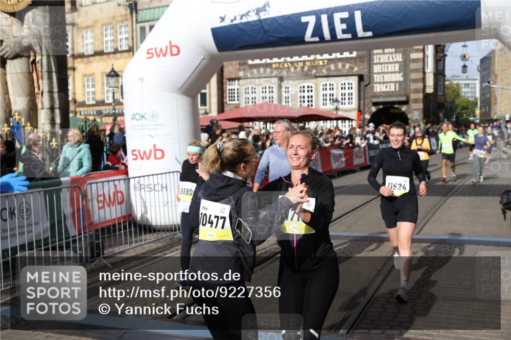 05.10.2025 - 20. swb-Marathon Bremen Yannick Fuchs http://msf.ph/oto/9227356 05.10.2025 11:01:17 Ziel 9182, 9305, 9443, 9880, 10477, 10630, 10914, 11053, 11337, 11338, 11524, 11597, 11719 meine-sportfotos.de