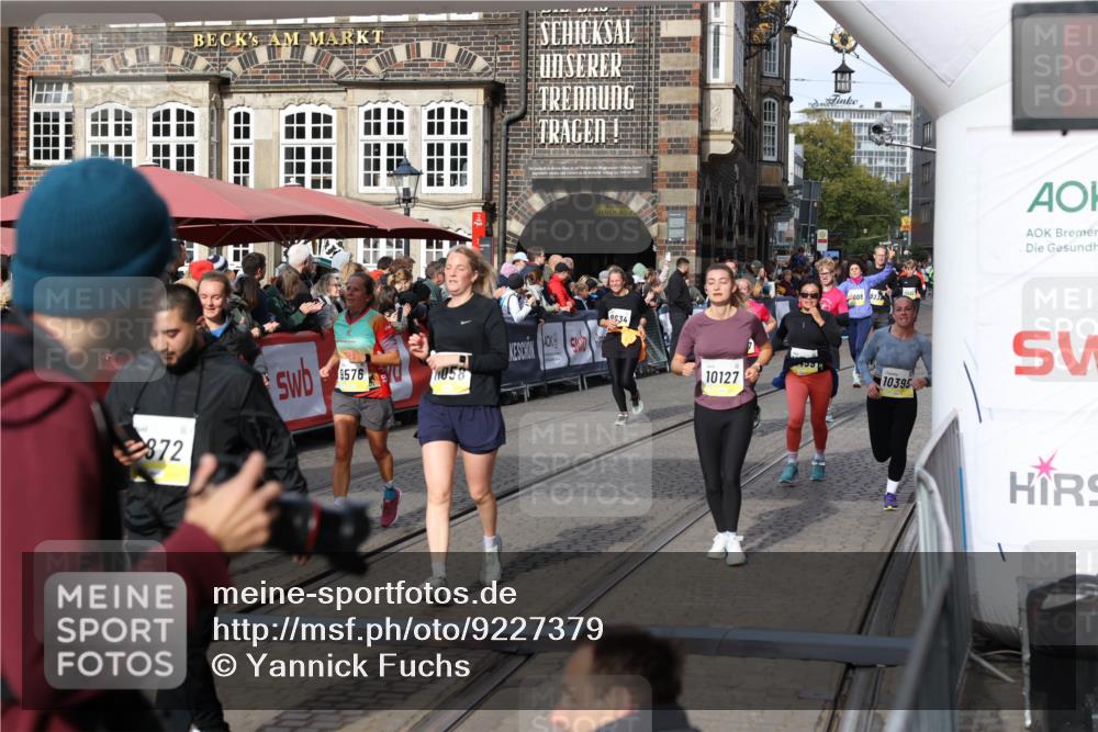 05.10.2025 - 20. swb-Marathon Bremen Yannick Fuchs http://msf.ph/oto/9227379 05.10.2025 10:58:12 Ziel 9576, 9582, 9634, 9872, 10127, 10377, 10395, 10459, 10577, 10620, 10793, 11058, 11601, 11663 meine-sportfotos.de