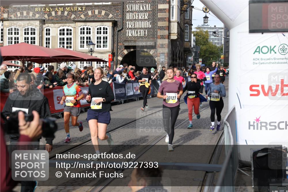 05.10.2025 - 20. swb-Marathon Bremen Yannick Fuchs http://msf.ph/oto/9227393 05.10.2025 10:58:12 Ziel 9576, 9582, 9634, 9872, 10127, 10377, 10395, 10459, 10577, 10620, 10793, 11058, 11601, 11663 meine-sportfotos.de