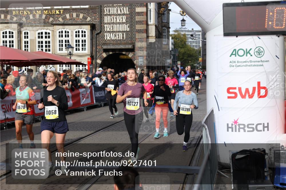 05.10.2025 - 20. swb-Marathon Bremen Yannick Fuchs http://msf.ph/oto/9227401 05.10.2025 10:58:12 Ziel 9576, 9582, 9634, 9872, 10127, 10377, 10395, 10459, 10577, 10620, 10793, 11058, 11601, 11663 meine-sportfotos.de
