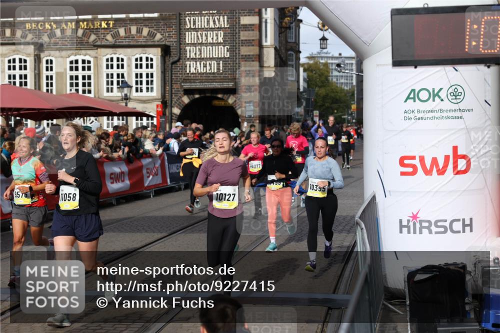 05.10.2025 - 20. swb-Marathon Bremen Yannick Fuchs http://msf.ph/oto/9227415 05.10.2025 10:58:12 Ziel 9576, 9582, 9634, 9872, 10127, 10377, 10395, 10459, 10577, 10620, 10793, 11058, 11601, 11663 meine-sportfotos.de
