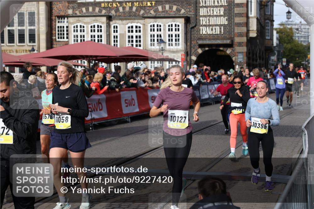 05.10.2025 - 20. swb-Marathon Bremen Yannick Fuchs http://msf.ph/oto/9227420 05.10.2025 10:58:13 Ziel 9576, 9582, 9634, 9872, 10127, 10377, 10395, 10459, 10620, 10793, 11058, 11601 meine-sportfotos.de