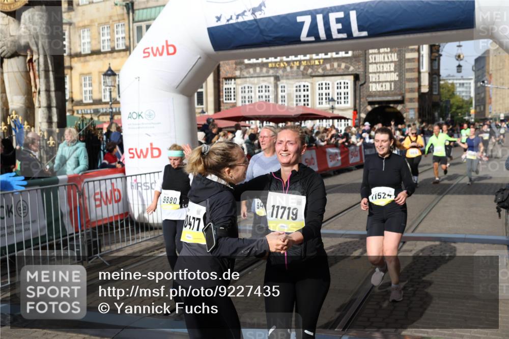 05.10.2025 - 20. swb-Marathon Bremen Yannick Fuchs http://msf.ph/oto/9227435 05.10.2025 11:01:17 Ziel 9182, 9305, 9443, 9880, 10477, 10630, 10914, 11053, 11337, 11338, 11524, 11597, 11719 meine-sportfotos.de