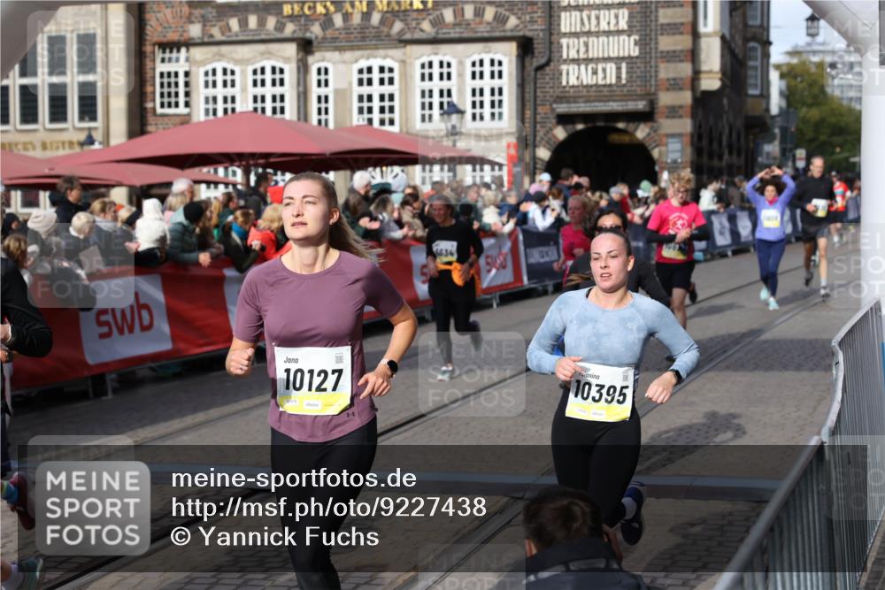 05.10.2025 - 20. swb-Marathon Bremen Yannick Fuchs http://msf.ph/oto/9227438 05.10.2025 10:58:14 Ziel 9576, 9582, 9634, 9872, 10127, 10377, 10395, 10398, 10459, 10620, 10793, 11058, 11601, 11608 meine-sportfotos.de