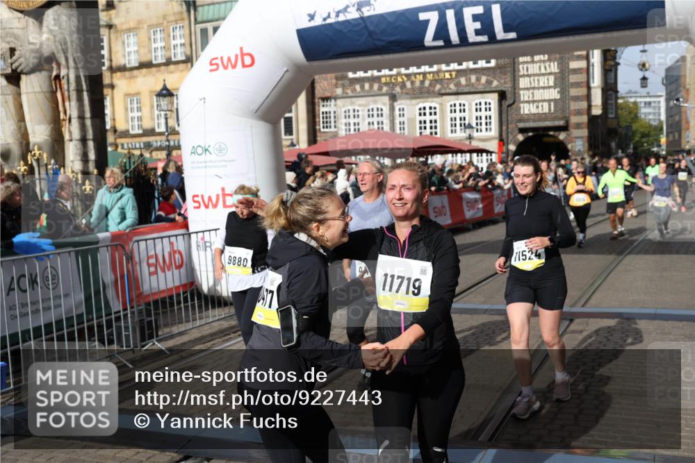 05.10.2025 - 20. swb-Marathon Bremen Yannick Fuchs http://msf.ph/oto/9227443 05.10.2025 11:01:17 Ziel 9182, 9305, 9443, 9880, 10477, 10630, 10914, 11053, 11337, 11338, 11524, 11597, 11719 meine-sportfotos.de