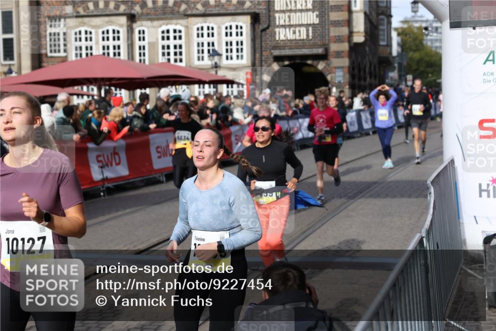 05.10.2025 - 20. swb-Marathon Bremen Yannick Fuchs http://msf.ph/oto/9227454 05.10.2025 10:58:14 Ziel 9576, 9582, 9634, 9872, 10127, 10377, 10395, 10398, 10459, 10620, 10793, 11058, 11601, 11608 meine-sportfotos.de