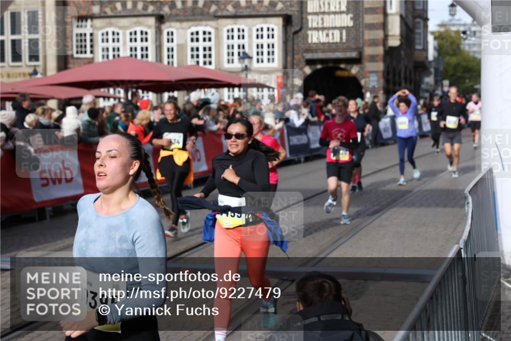 05.10.2025 - 20. swb-Marathon Bremen Yannick Fuchs http://msf.ph/oto/9227479 05.10.2025 10:58:15 Ziel 9330, 9576, 9582, 9634, 9872, 10127, 10377, 10395, 10398, 10459, 10620, 10793, 11058, 11601, 11608 meine-sportfotos.de