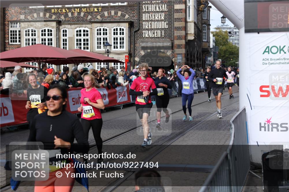 05.10.2025 - 20. swb-Marathon Bremen Yannick Fuchs http://msf.ph/oto/9227494 05.10.2025 10:58:15 Ziel 9330, 9576, 9582, 9634, 9872, 10127, 10377, 10395, 10398, 10459, 10620, 10793, 11058, 11601, 11608 meine-sportfotos.de
