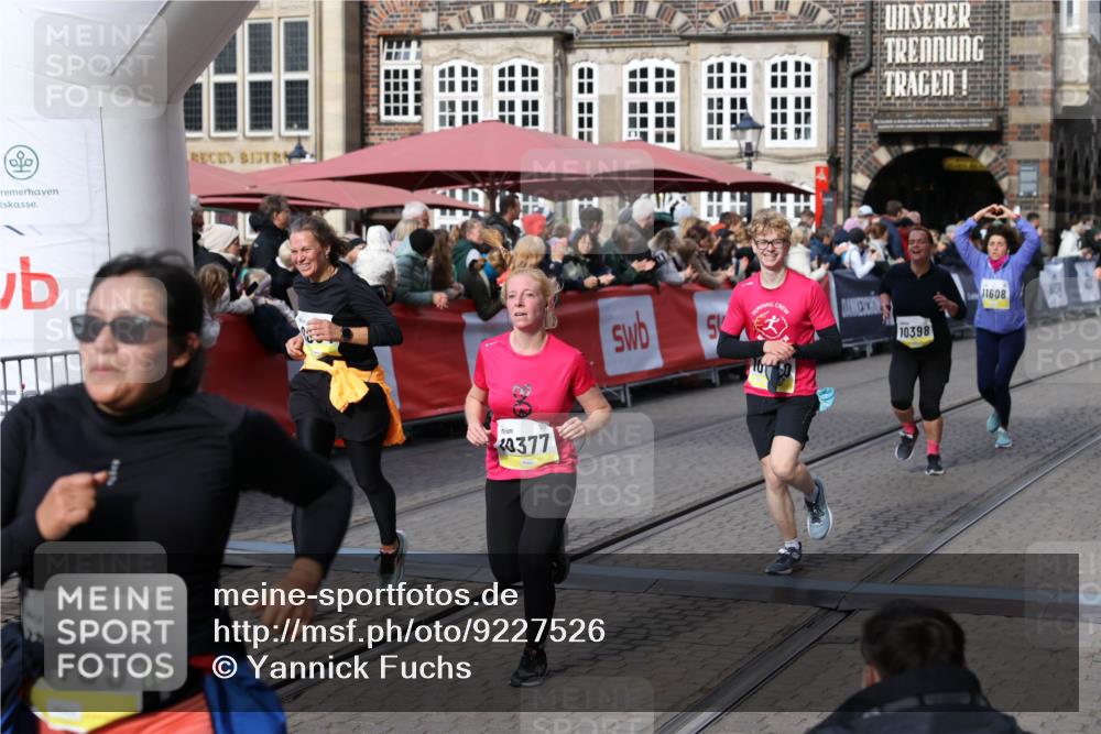 05.10.2025 - 20. swb-Marathon Bremen Yannick Fuchs http://msf.ph/oto/9227526 05.10.2025 10:58:16 Ziel 9330, 9576, 9582, 9634, 9872, 10127, 10377, 10395, 10398, 10459, 10620, 11058, 11601, 11608 meine-sportfotos.de