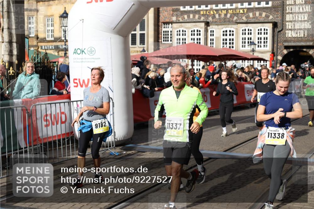 05.10.2025 - 20. swb-Marathon Bremen Yannick Fuchs http://msf.ph/oto/9227527 05.10.2025 11:01:21 Ziel 9182, 9443, 9613, 9880, 10544, 10762, 10914, 11337, 11338, 11524, 11597, 11680 meine-sportfotos.de
