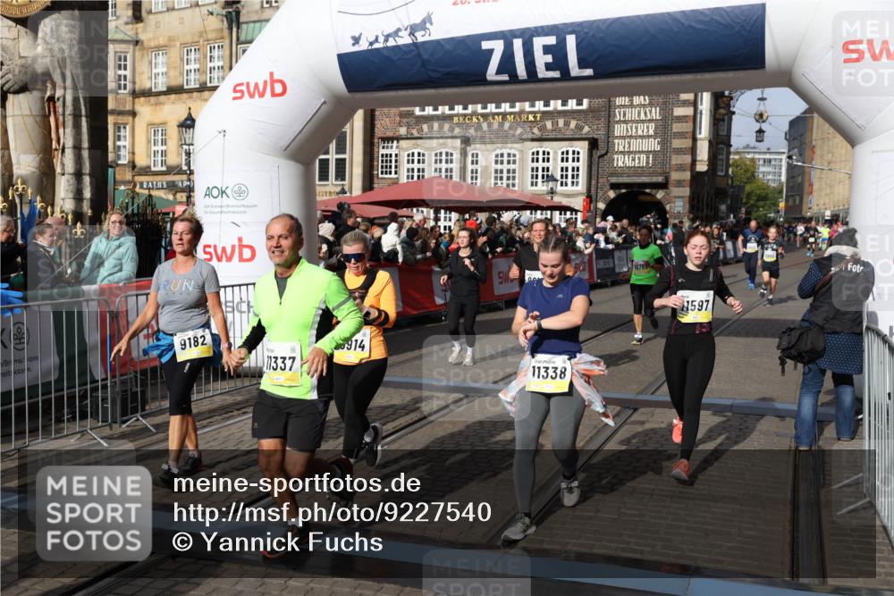 05.10.2025 - 20. swb-Marathon Bremen Yannick Fuchs http://msf.ph/oto/9227540 05.10.2025 11:01:21 Ziel 9182, 9443, 9613, 9880, 10544, 10762, 10914, 11337, 11338, 11524, 11597, 11680 meine-sportfotos.de