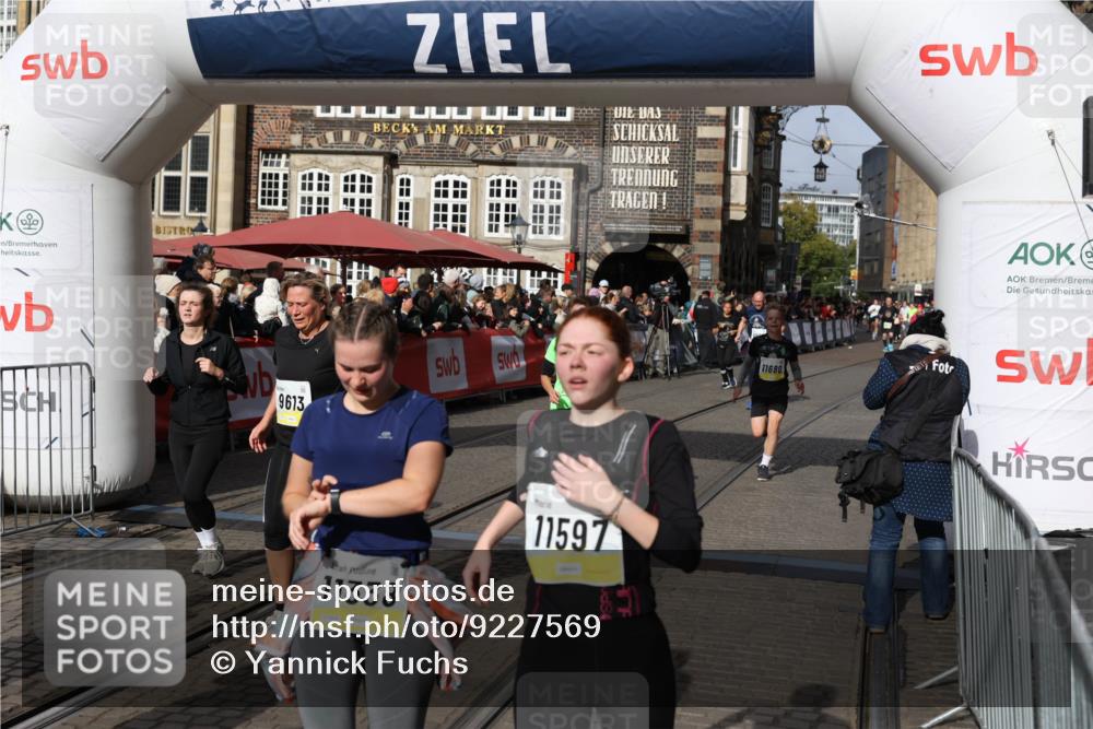 05.10.2025 - 20. swb-Marathon Bremen Yannick Fuchs http://msf.ph/oto/9227569 05.10.2025 11:01:22 Ziel 9182, 9443, 9613, 9880, 10544, 10762, 10914, 11337, 11338, 11524, 11597, 11680 meine-sportfotos.de