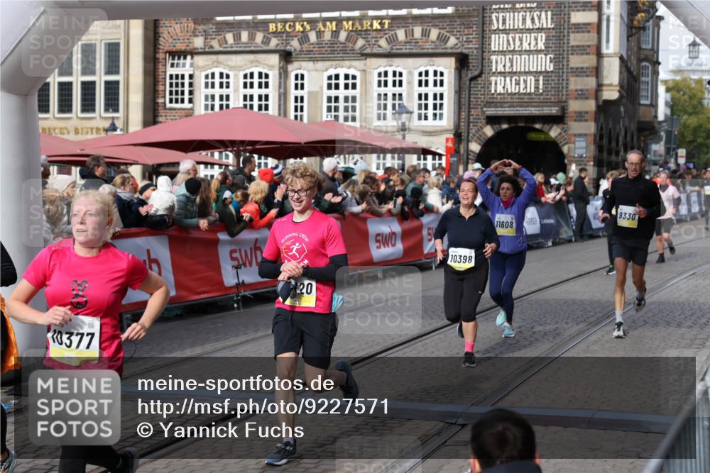 05.10.2025 - 20. swb-Marathon Bremen Yannick Fuchs http://msf.ph/oto/9227571 05.10.2025 10:58:16 Ziel 9330, 9576, 9582, 9634, 9872, 10127, 10377, 10395, 10398, 10459, 10620, 11058, 11601, 11608 meine-sportfotos.de