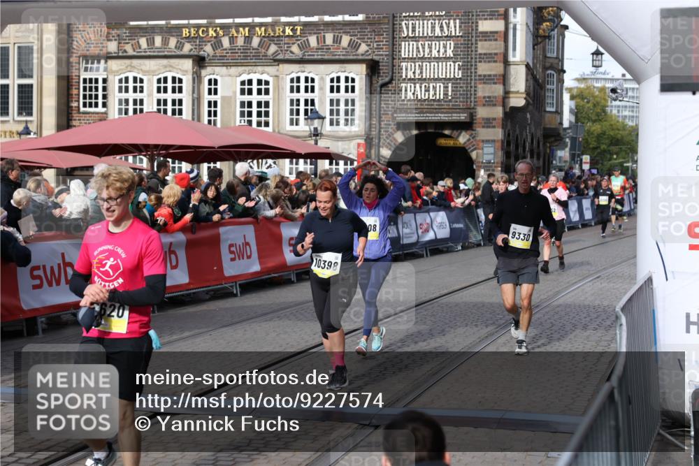 05.10.2025 - 20. swb-Marathon Bremen Yannick Fuchs http://msf.ph/oto/9227574 05.10.2025 10:58:17 Ziel 9330, 9576, 9582, 9634, 9952, 10127, 10377, 10395, 10398, 10459, 10620, 11058, 11562, 11608 meine-sportfotos.de