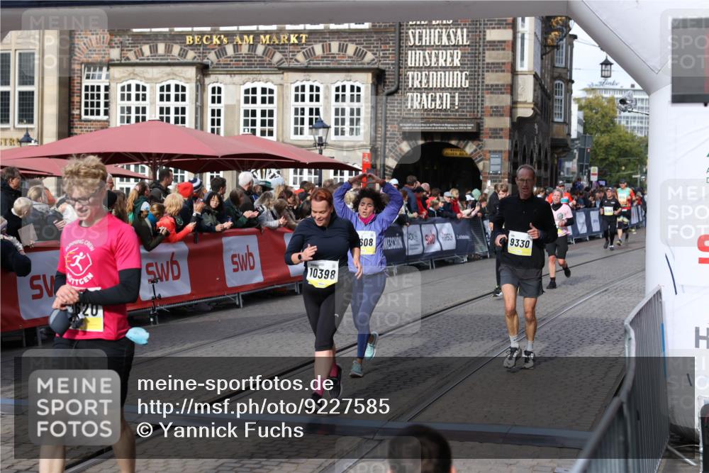 05.10.2025 - 20. swb-Marathon Bremen Yannick Fuchs http://msf.ph/oto/9227585 05.10.2025 10:58:17 Ziel 9330, 9576, 9582, 9634, 9952, 10127, 10377, 10395, 10398, 10459, 10620, 11058, 11562, 11608 meine-sportfotos.de