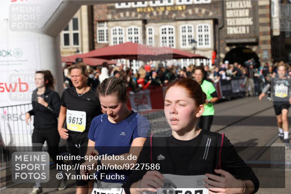 05.10.2025 - 20. swb-Marathon Bremen Yannick Fuchs http://msf.ph/oto/9227586 05.10.2025 11:01:23 Ziel 9182, 9613, 9925, 10544, 10762, 10914, 11337, 11338, 11597, 11680 meine-sportfotos.de