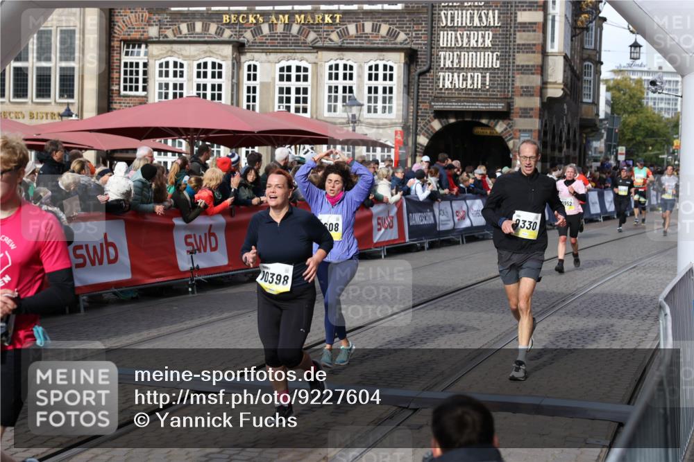 05.10.2025 - 20. swb-Marathon Bremen Yannick Fuchs http://msf.ph/oto/9227604 05.10.2025 10:58:17 Ziel 9330, 9576, 9582, 9634, 9952, 10127, 10377, 10395, 10398, 10459, 10620, 11058, 11562, 11608 meine-sportfotos.de